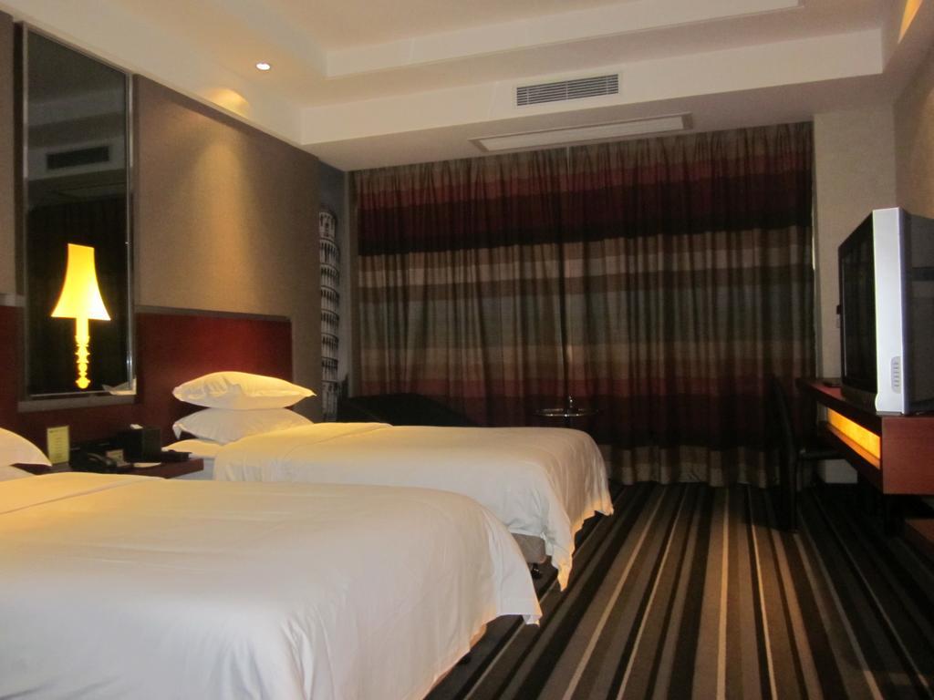Vienna Hotel Dongguan Houjie Avenue Номер фото